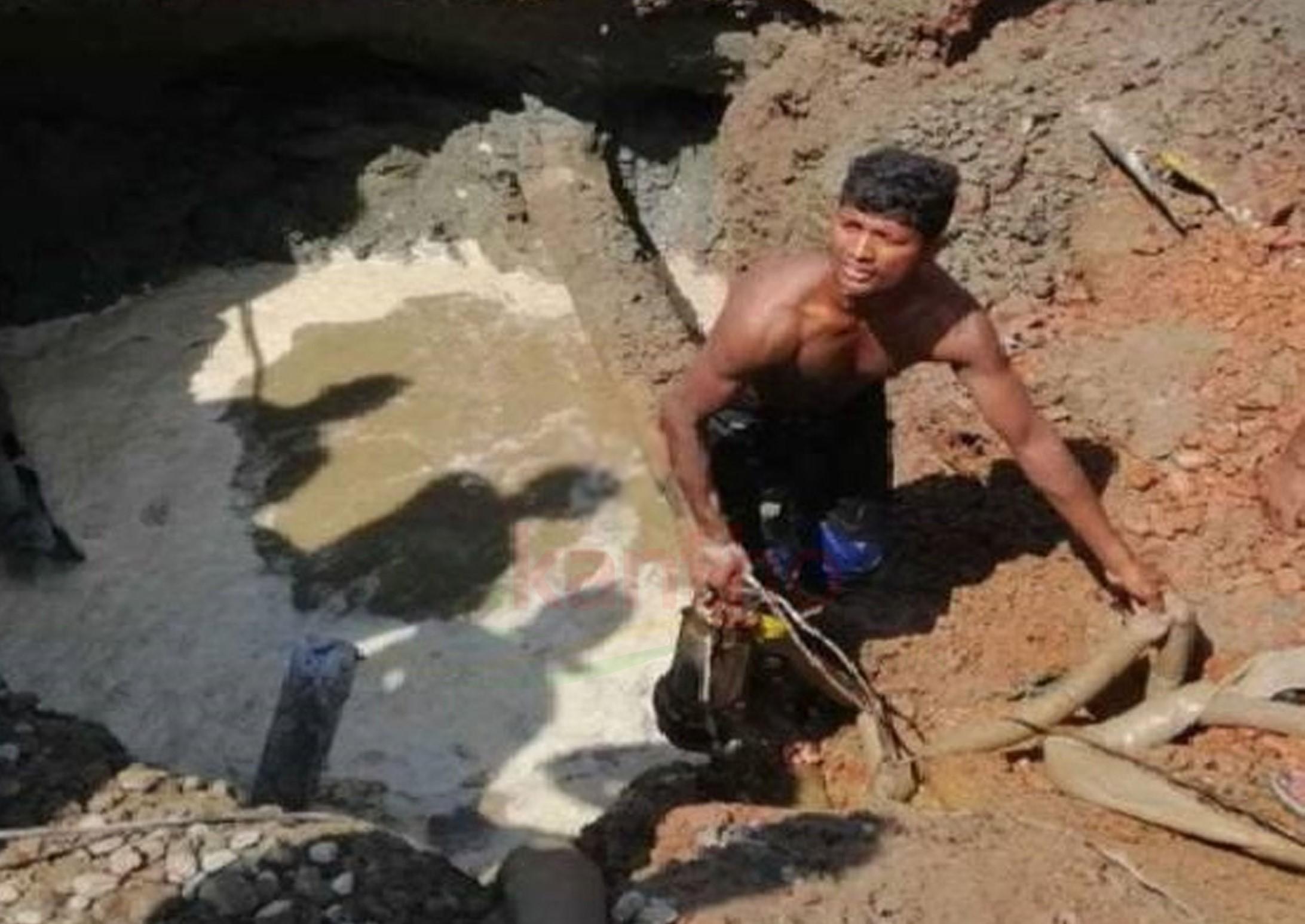 চট্টগ্রামে ওয়াসার পাইপলাইন স্থাপনের সময় মাটি ধসে ২ শ্রমিকের মৃত্যু